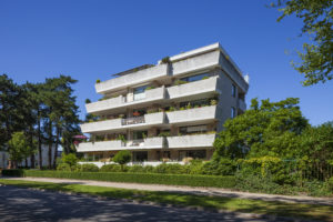 Mehrfamilienhaus mit Balkonen in gepflegtem Wohnviertel in München